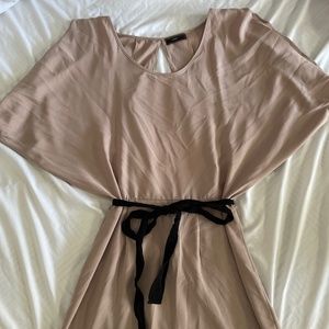 Bell sleeve dress with key hole back